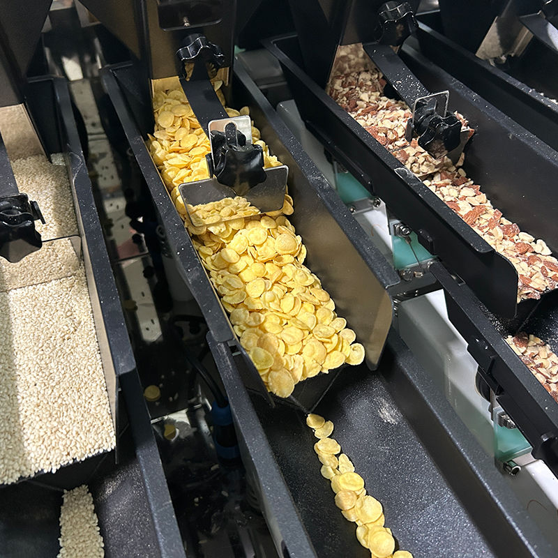 Vogelfutter-Fertigbeutel-Verpackungsmaschine Hunde- und Katzenfutter-Verpackungsmaschine Multifunktionale Granulat-Verpackungsanlage Mehrkopfwaage