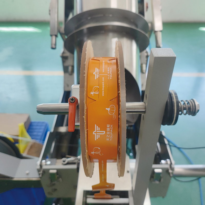 Kontinuierliche Maschenbeutelverpackungsmaschine Automatische Schnellverpackungsmaschine Mais Meeresfrüchte Speck Zwiebelmaschenbeutelversiegelungsmaschine