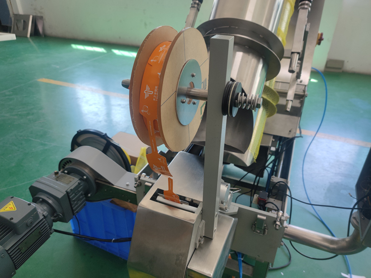 Automatische Netzbeutel-Verpackungsmaschine, Wägebereich 3g-5000g, für das Verpacken von Gemüse, Obst, Ingwer, Kartoffeln, Zitrusfrüchten