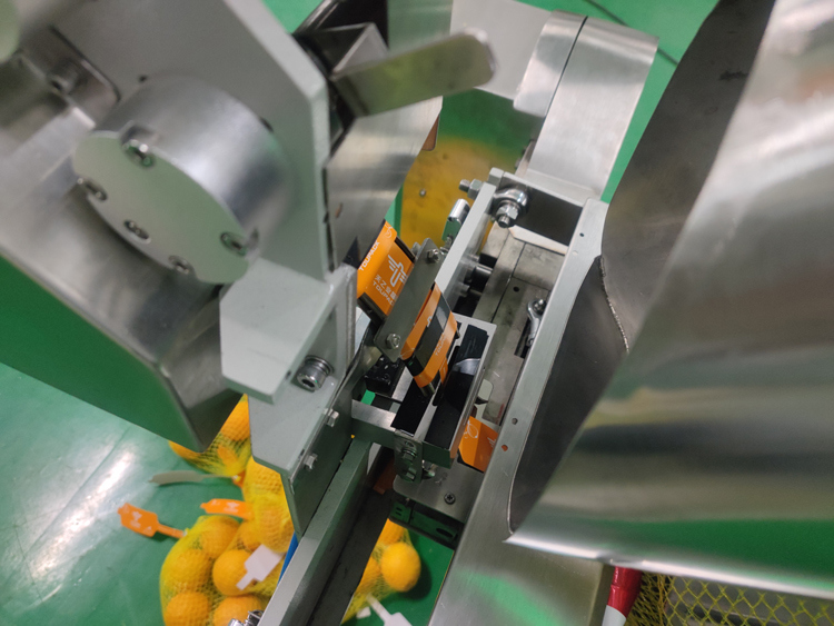 Automatische Netzbeutel-Verpackungsmaschine, Wägebereich 3g-5000g, für das Verpacken von Gemüse, Obst, Ingwer, Kartoffeln, Zitrusfrüchten